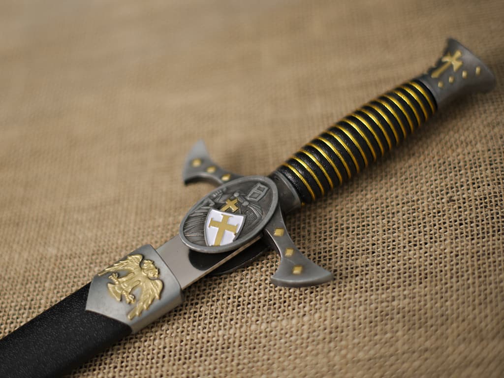 Dague templière symbolique #Terressens Dague templière symbolique #Terressens