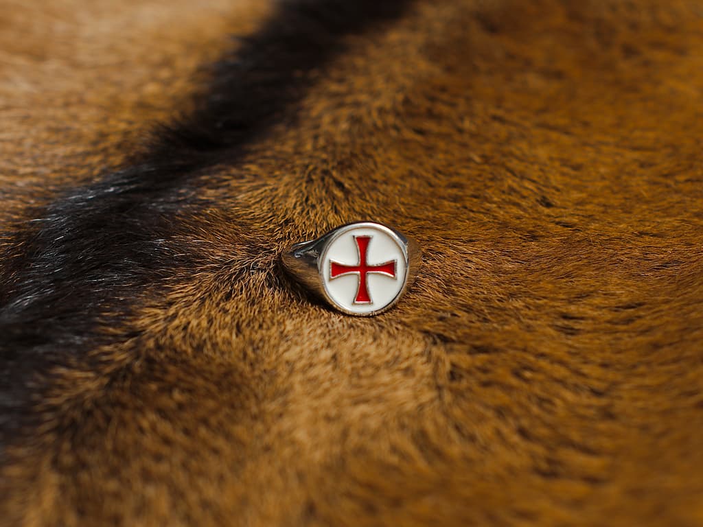 Bague croix templière rouge cerclée #Terressens