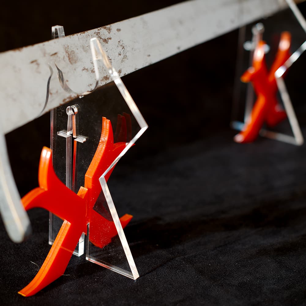 Support de présentation pour épée templière en plexiglas avec croix pattée rouge #Terressens